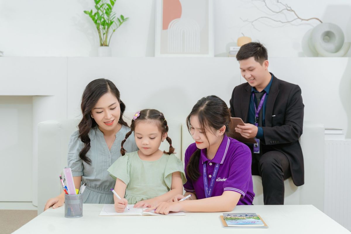 eTeacher tutor teaching with mom and a supervisor present